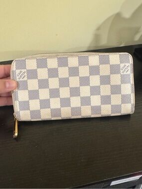 Louis Vuitton Zip Around Wallet